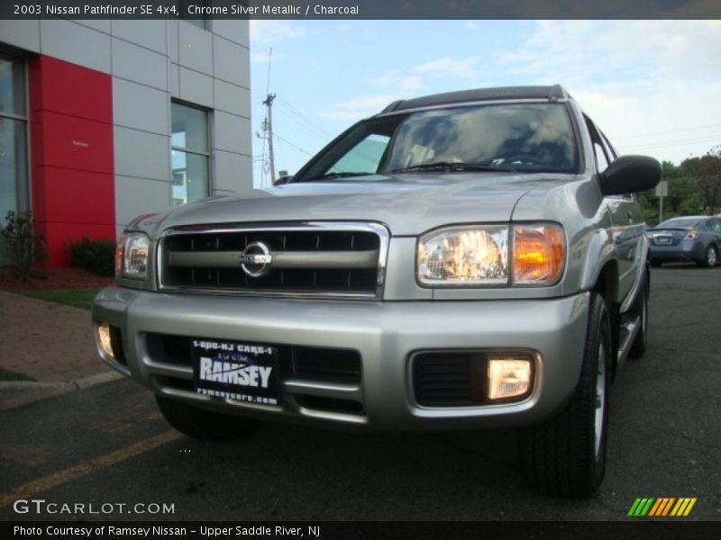 Chrome Silver Metallic / Charcoal 2003 Nissan Pathfinder SE 4x4