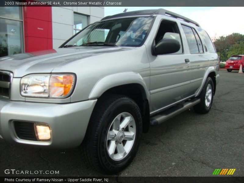 Chrome Silver Metallic / Charcoal 2003 Nissan Pathfinder SE 4x4