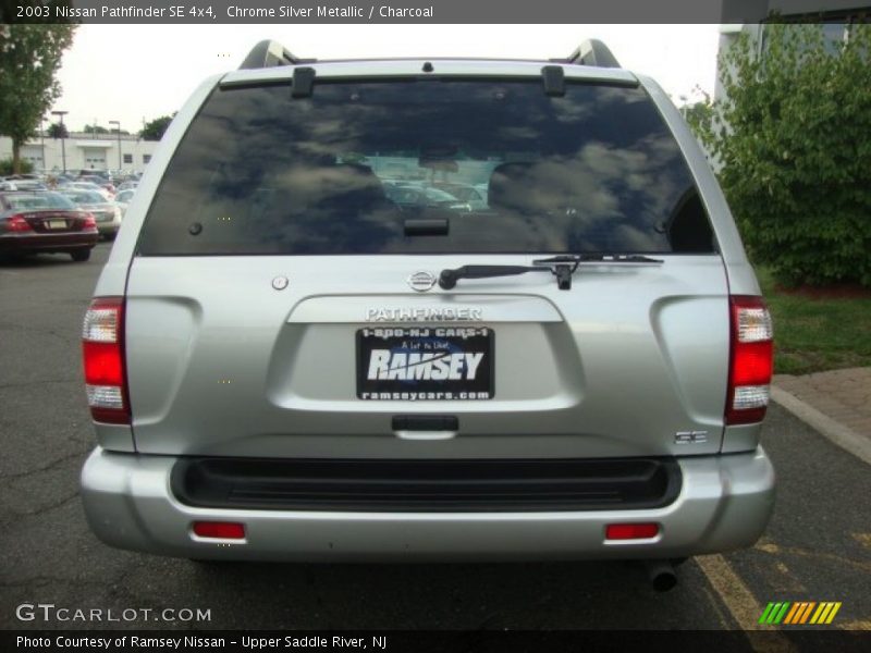 Chrome Silver Metallic / Charcoal 2003 Nissan Pathfinder SE 4x4