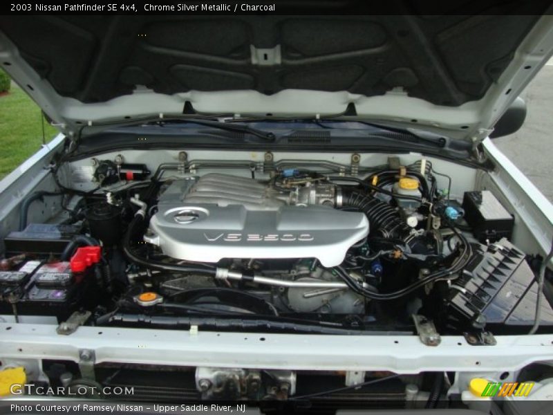 Chrome Silver Metallic / Charcoal 2003 Nissan Pathfinder SE 4x4