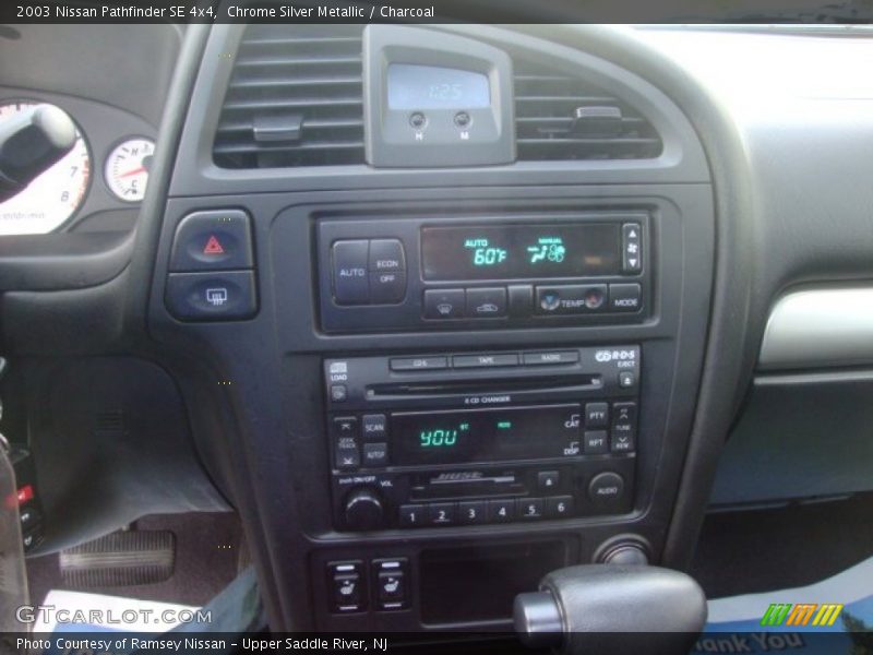 Chrome Silver Metallic / Charcoal 2003 Nissan Pathfinder SE 4x4