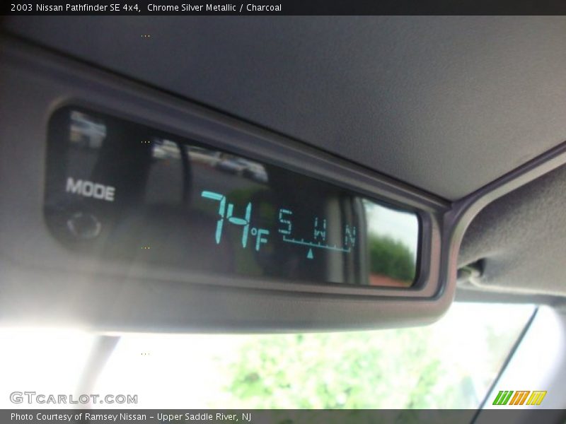Chrome Silver Metallic / Charcoal 2003 Nissan Pathfinder SE 4x4