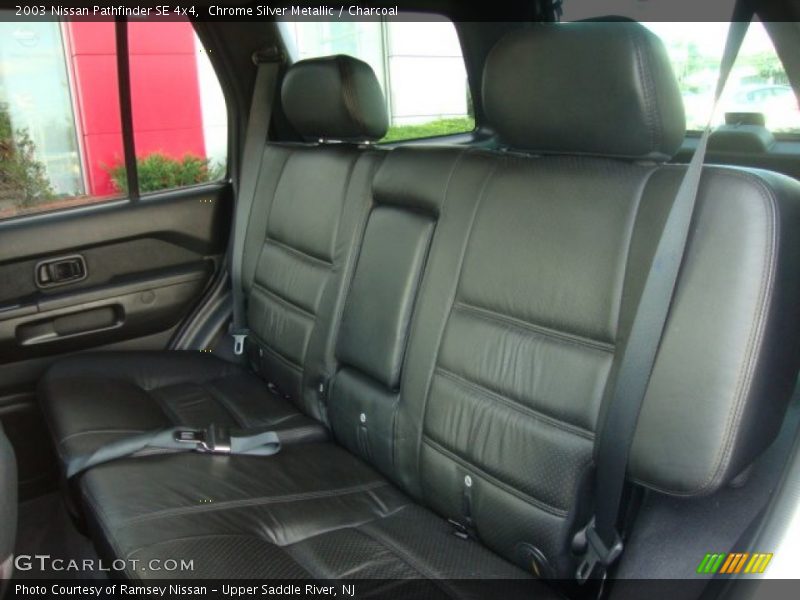 Chrome Silver Metallic / Charcoal 2003 Nissan Pathfinder SE 4x4