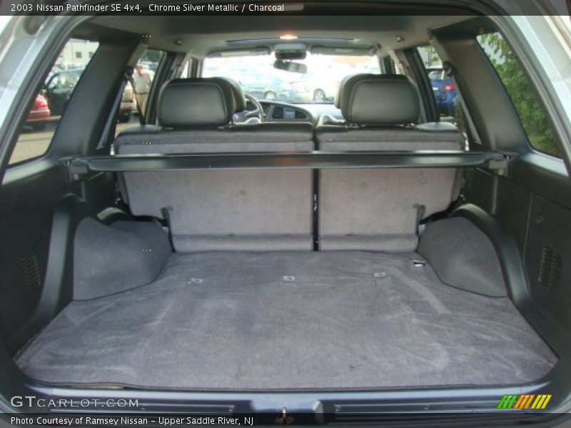 Chrome Silver Metallic / Charcoal 2003 Nissan Pathfinder SE 4x4