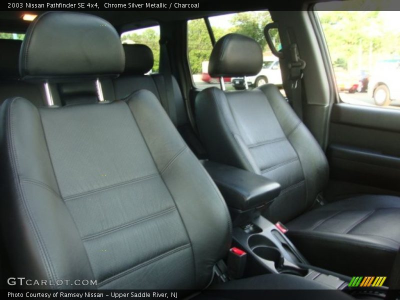 Chrome Silver Metallic / Charcoal 2003 Nissan Pathfinder SE 4x4