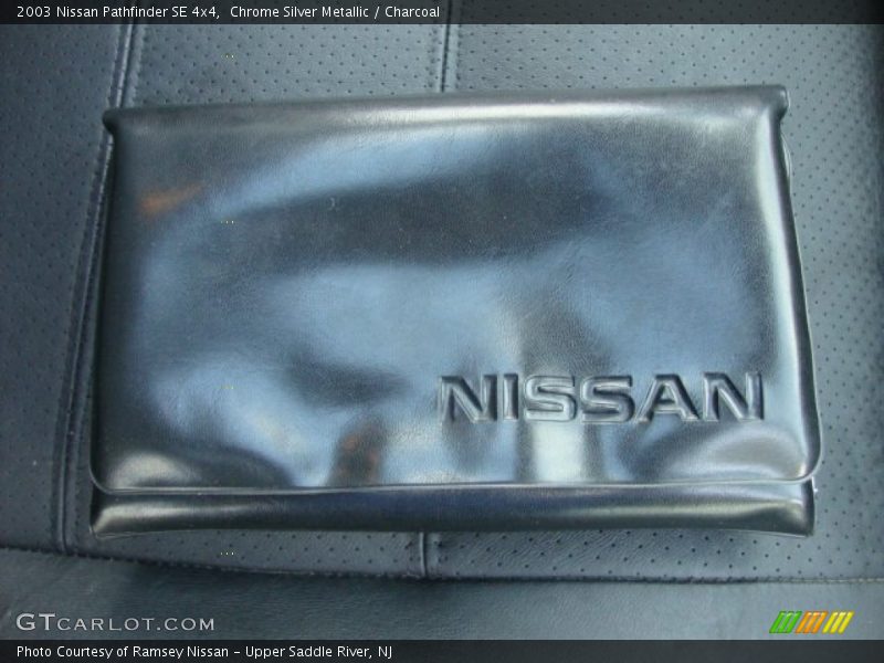 Chrome Silver Metallic / Charcoal 2003 Nissan Pathfinder SE 4x4