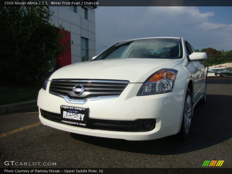 Winter Frost Pearl / Charcoal 2009 Nissan Altima 2.5 S