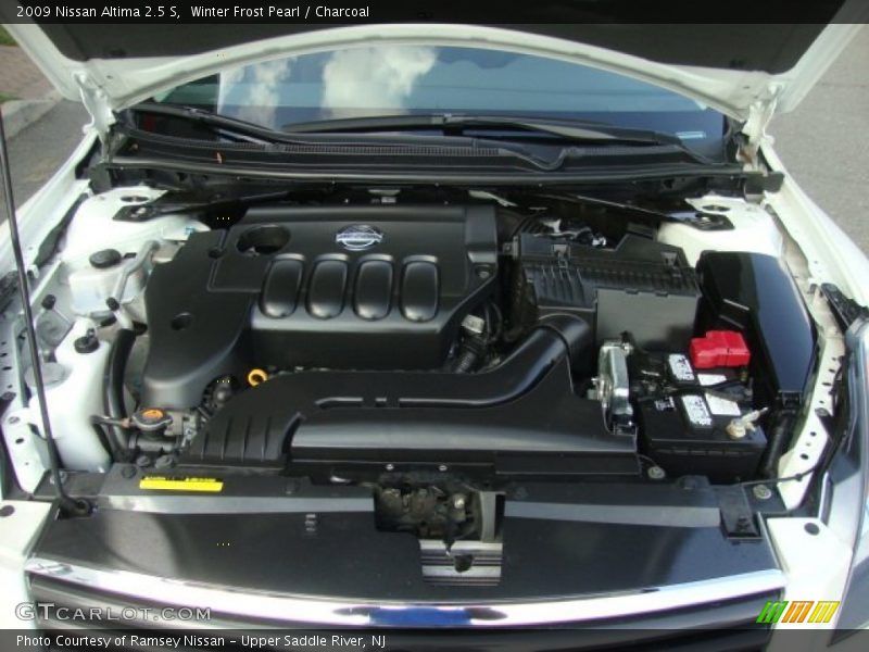 Winter Frost Pearl / Charcoal 2009 Nissan Altima 2.5 S