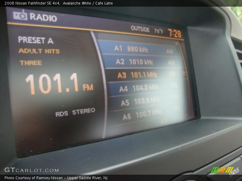 Avalanche White / Cafe Latte 2008 Nissan Pathfinder SE 4x4