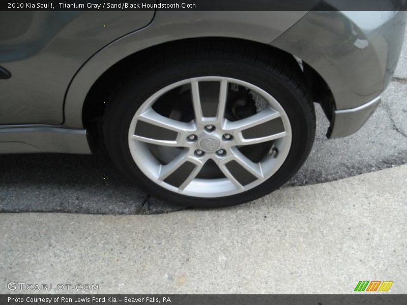 Titanium Gray / Sand/Black Houndstooth Cloth 2010 Kia Soul !
