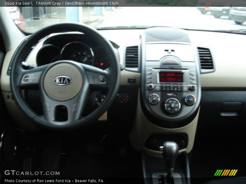 Titanium Gray / Sand/Black Houndstooth Cloth 2010 Kia Soul !
