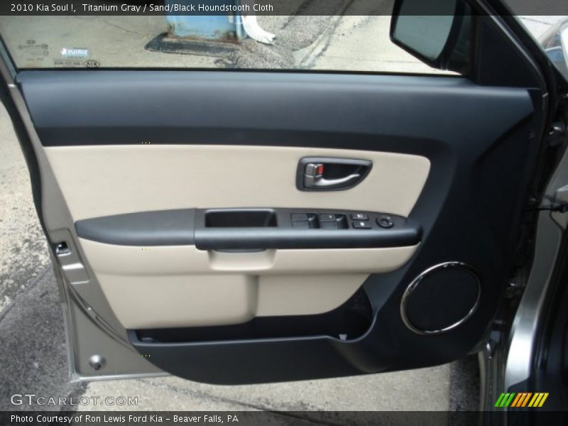Titanium Gray / Sand/Black Houndstooth Cloth 2010 Kia Soul !