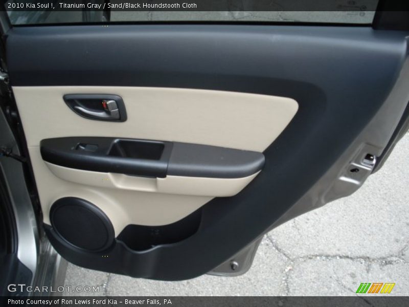 Titanium Gray / Sand/Black Houndstooth Cloth 2010 Kia Soul !