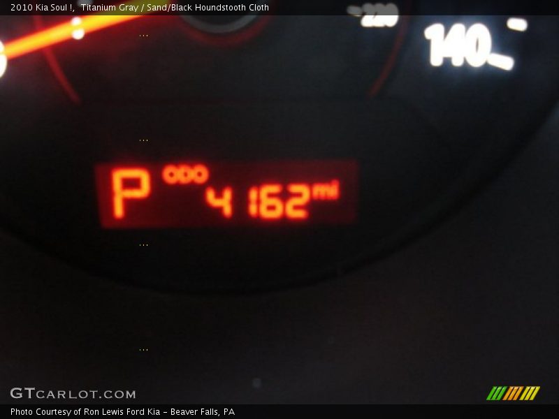 Titanium Gray / Sand/Black Houndstooth Cloth 2010 Kia Soul !