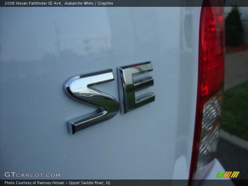 Avalanche White / Graphite 2008 Nissan Pathfinder SE 4x4