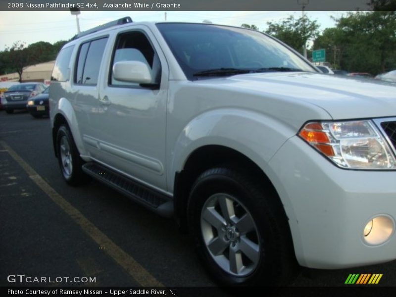 Avalanche White / Graphite 2008 Nissan Pathfinder SE 4x4
