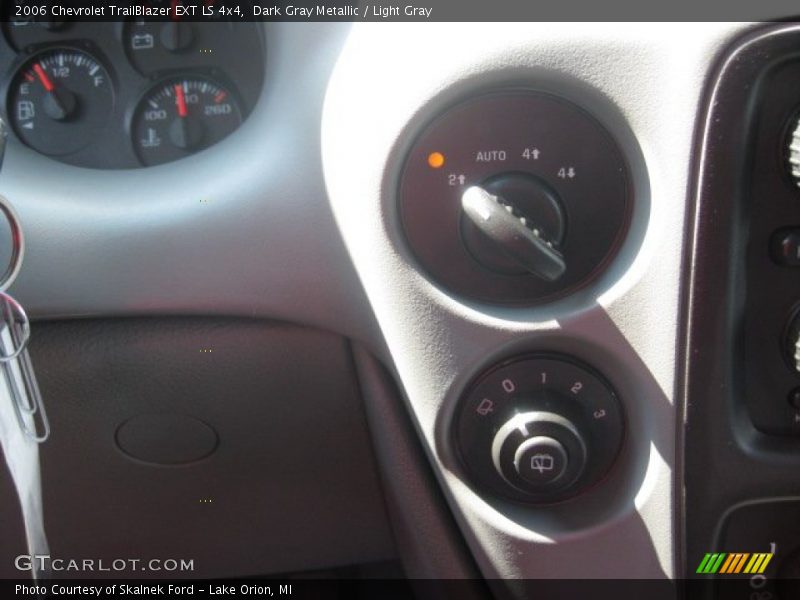 Dark Gray Metallic / Light Gray 2006 Chevrolet TrailBlazer EXT LS 4x4