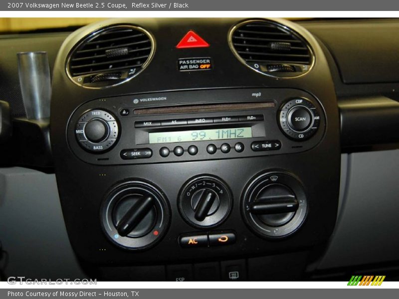 Controls of 2007 New Beetle 2.5 Coupe