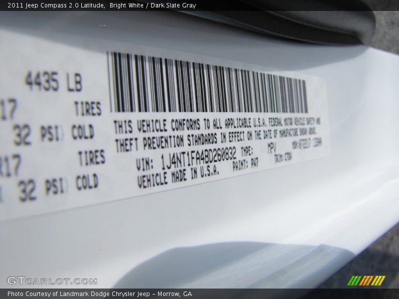 Bright White / Dark Slate Gray 2011 Jeep Compass 2.0 Latitude
