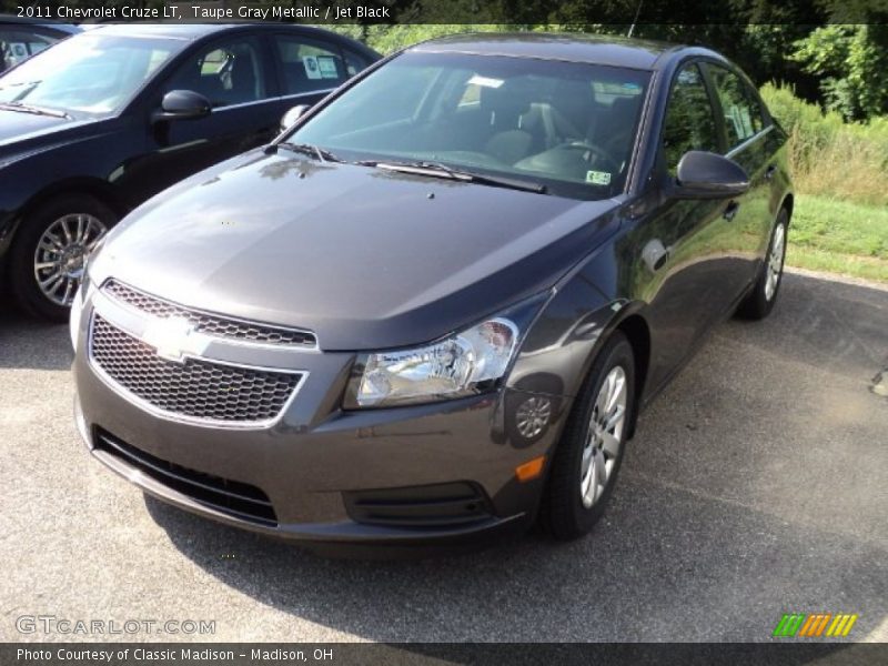Taupe Gray Metallic / Jet Black 2011 Chevrolet Cruze LT