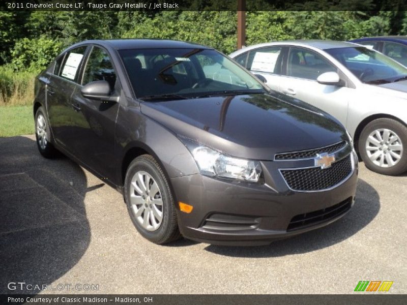 Taupe Gray Metallic / Jet Black 2011 Chevrolet Cruze LT