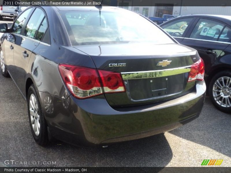 Taupe Gray Metallic / Jet Black 2011 Chevrolet Cruze LT