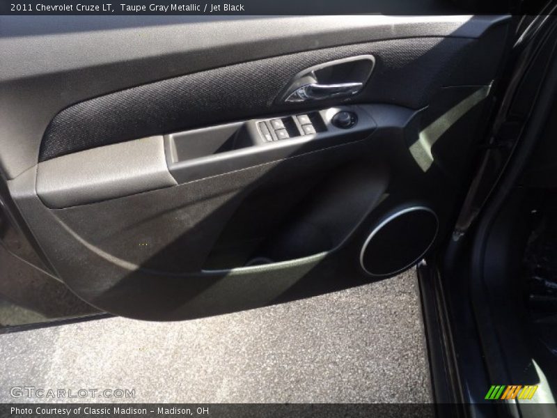 Taupe Gray Metallic / Jet Black 2011 Chevrolet Cruze LT
