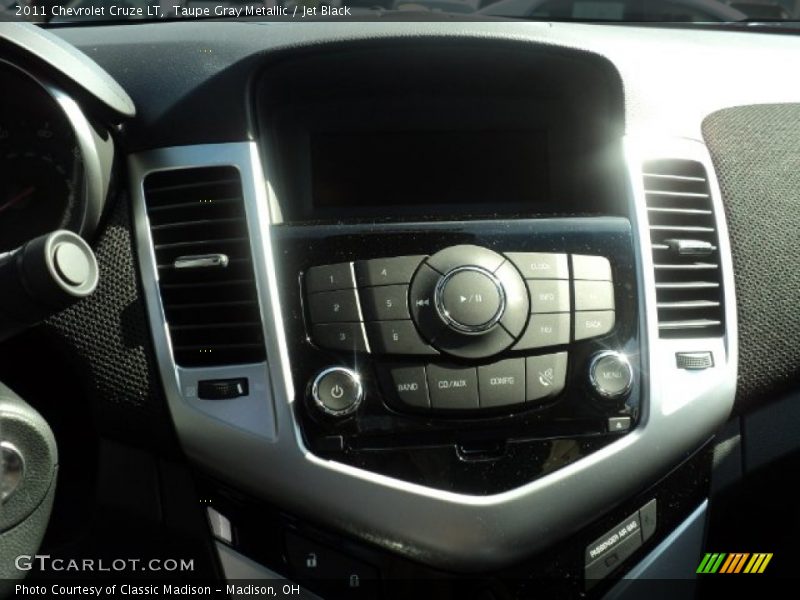 Taupe Gray Metallic / Jet Black 2011 Chevrolet Cruze LT