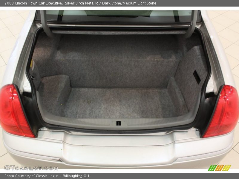 2003 Town Car Executive Trunk
