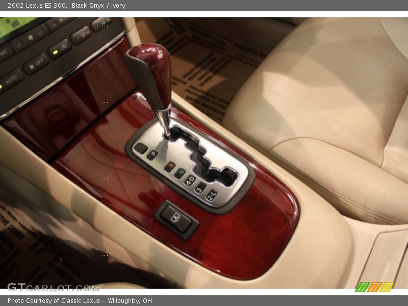 Black Onyx / Ivory 2002 Lexus ES 300