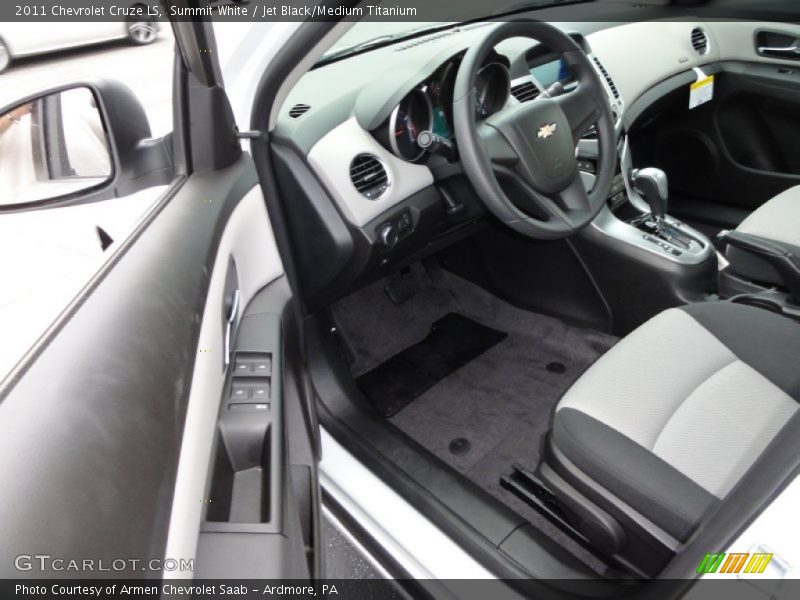 Summit White / Jet Black/Medium Titanium 2011 Chevrolet Cruze LS