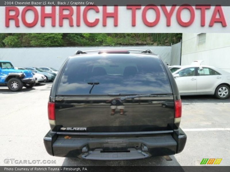 Black / Graphite Gray 2004 Chevrolet Blazer LS 4x4
