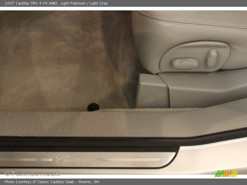 Light Platinum / Light Gray 2007 Cadillac SRX 4 V6 AWD