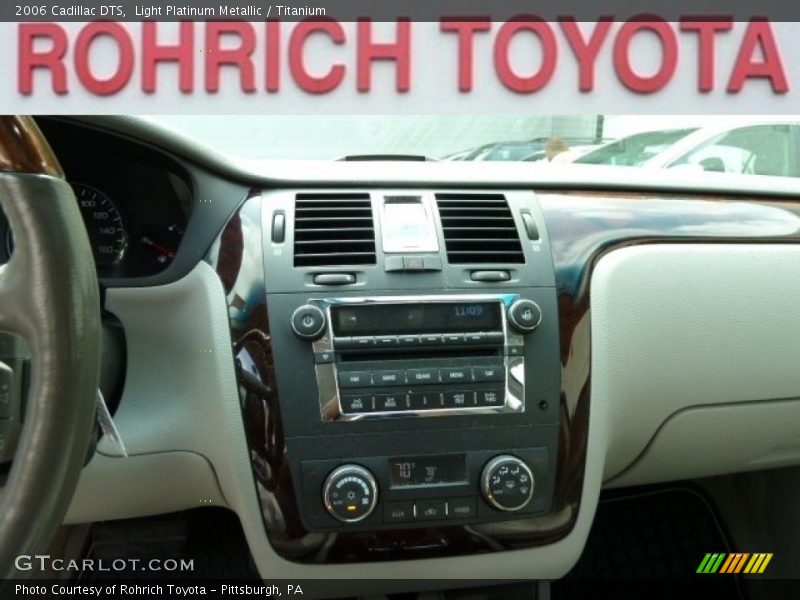 Light Platinum Metallic / Titanium 2006 Cadillac DTS