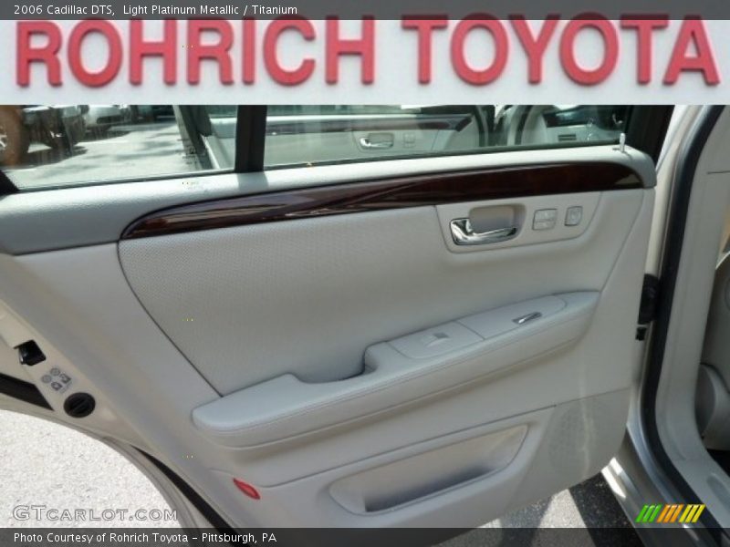 Light Platinum Metallic / Titanium 2006 Cadillac DTS