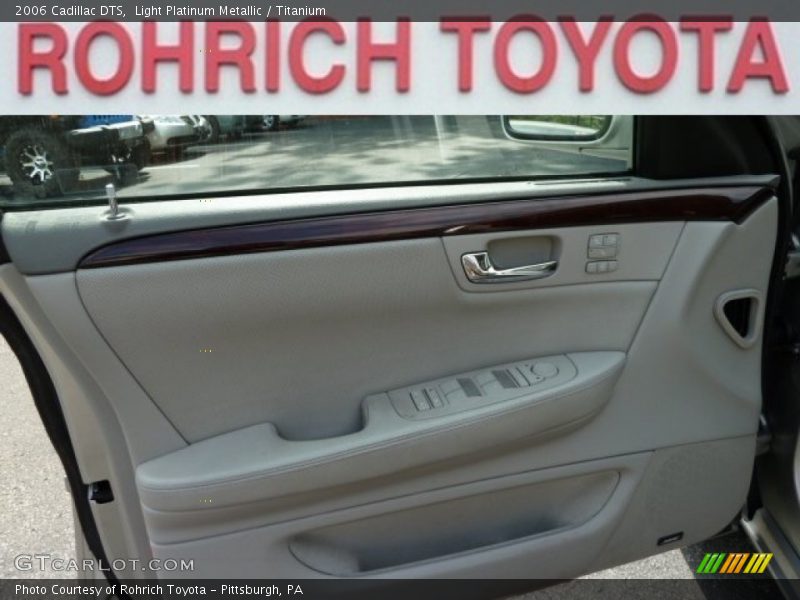 Light Platinum Metallic / Titanium 2006 Cadillac DTS