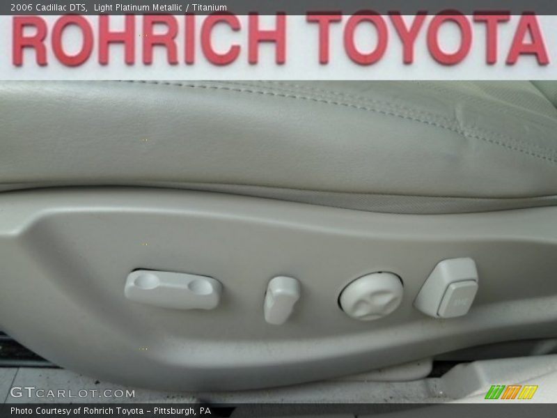 Light Platinum Metallic / Titanium 2006 Cadillac DTS