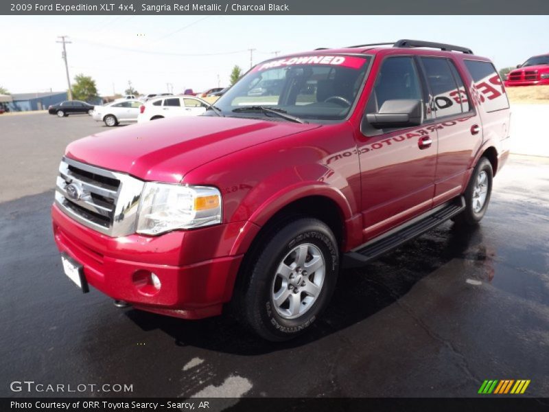Front 3/4 View of 2009 Expedition XLT 4x4