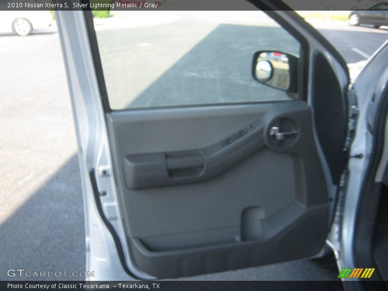 Silver Lightning Metallic / Gray 2010 Nissan Xterra S