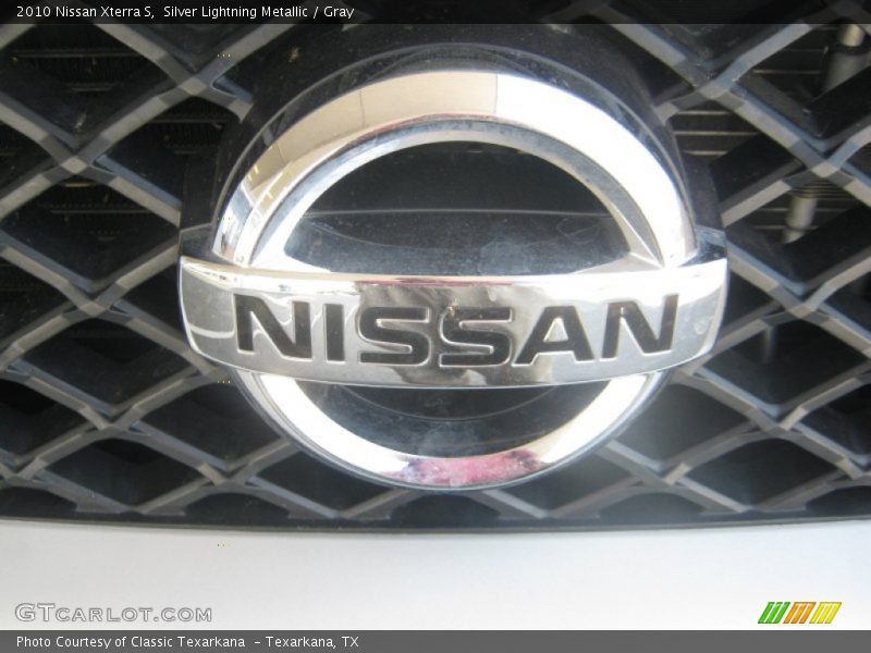 Silver Lightning Metallic / Gray 2010 Nissan Xterra S