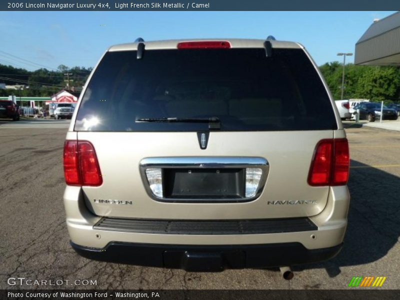 Light French Silk Metallic / Camel 2006 Lincoln Navigator Luxury 4x4