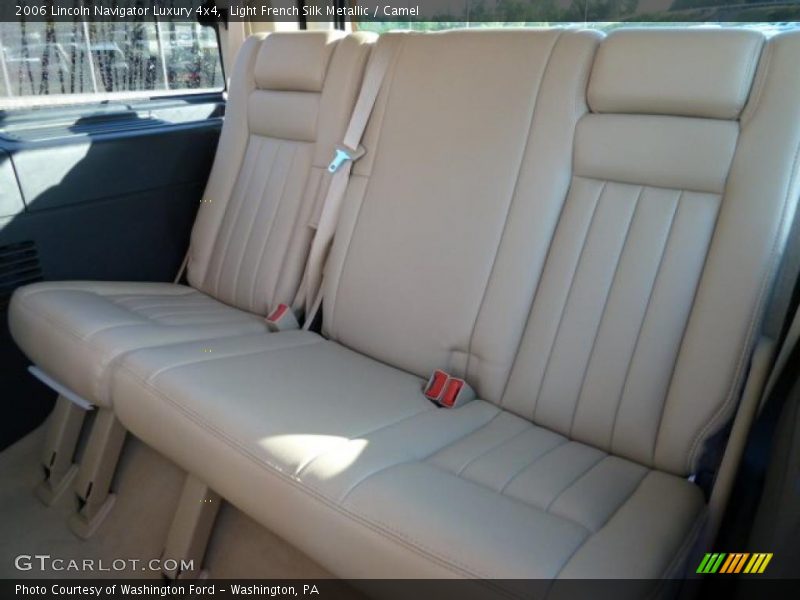 Light French Silk Metallic / Camel 2006 Lincoln Navigator Luxury 4x4