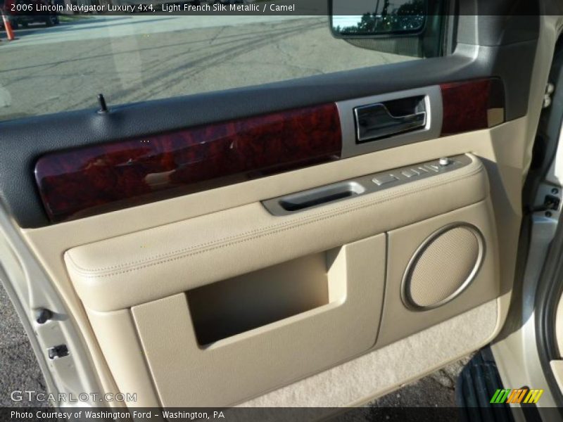 Light French Silk Metallic / Camel 2006 Lincoln Navigator Luxury 4x4