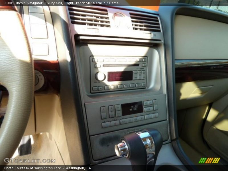 Light French Silk Metallic / Camel 2006 Lincoln Navigator Luxury 4x4