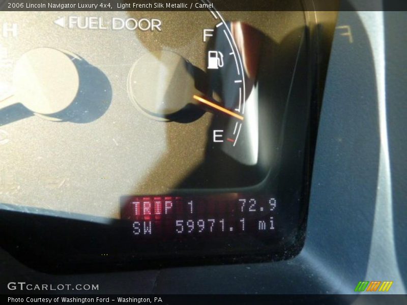 Light French Silk Metallic / Camel 2006 Lincoln Navigator Luxury 4x4