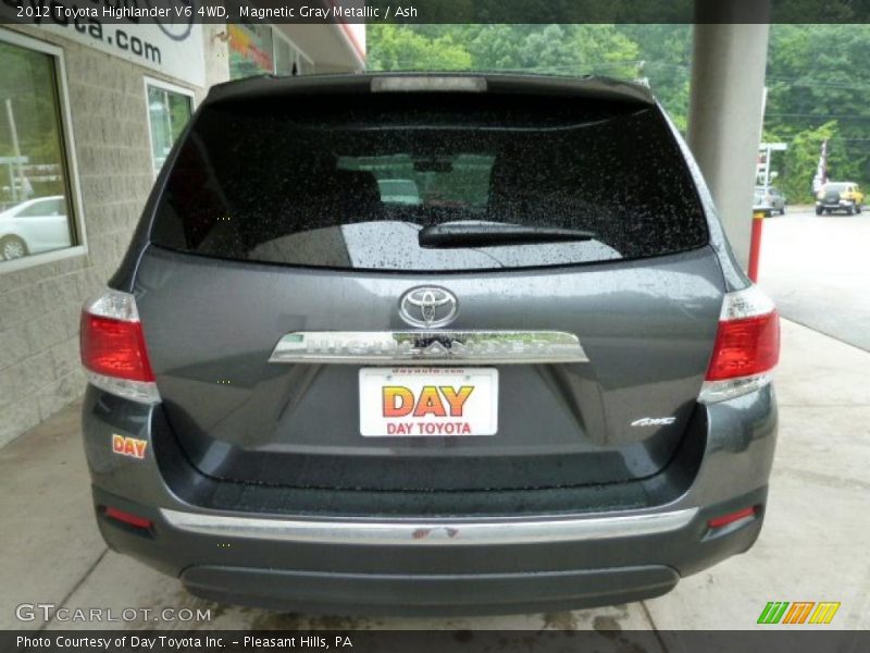 Magnetic Gray Metallic / Ash 2012 Toyota Highlander V6 4WD