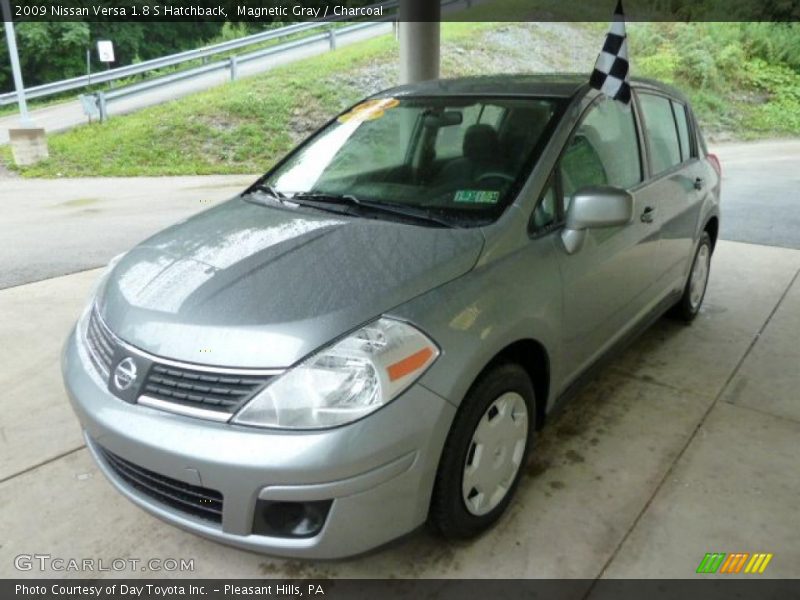 Magnetic Gray / Charcoal 2009 Nissan Versa 1.8 S Hatchback