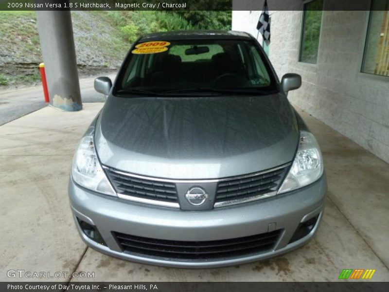 Magnetic Gray / Charcoal 2009 Nissan Versa 1.8 S Hatchback