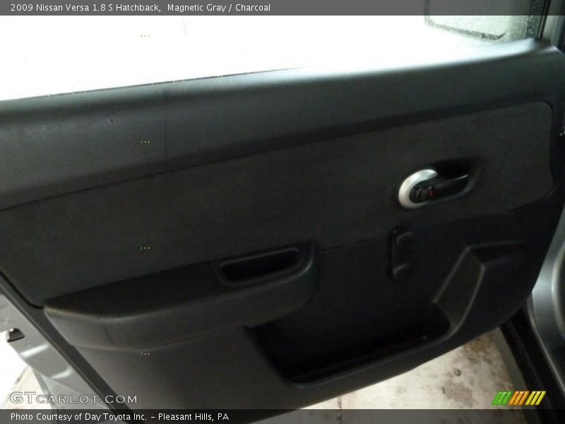 Magnetic Gray / Charcoal 2009 Nissan Versa 1.8 S Hatchback
