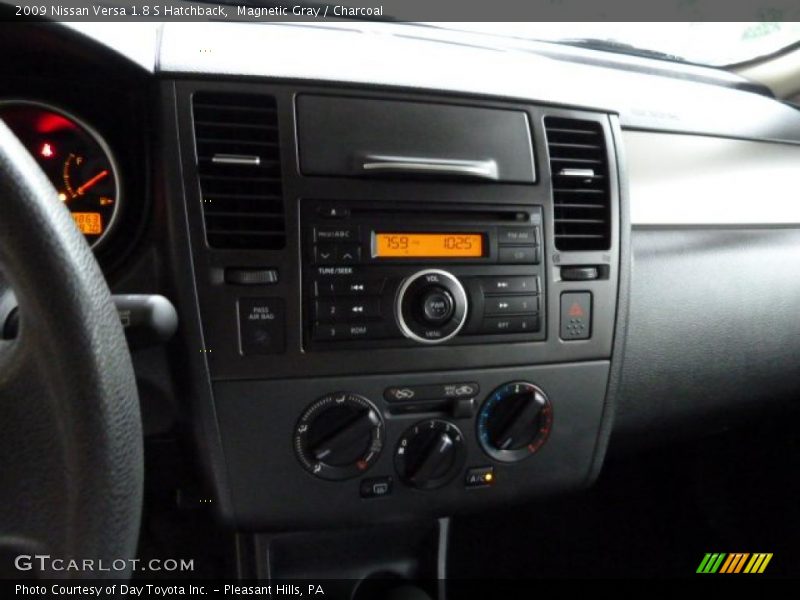 Magnetic Gray / Charcoal 2009 Nissan Versa 1.8 S Hatchback